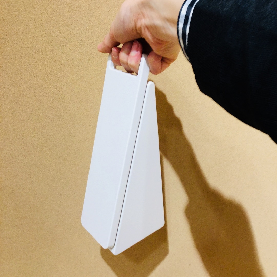 手元をてらすリビングライトの写真2