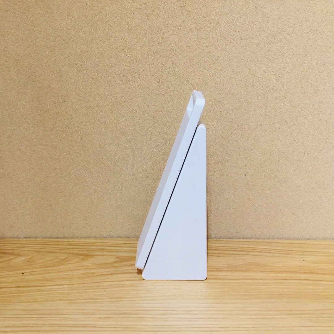 手元をてらすリビングライトの写真3
