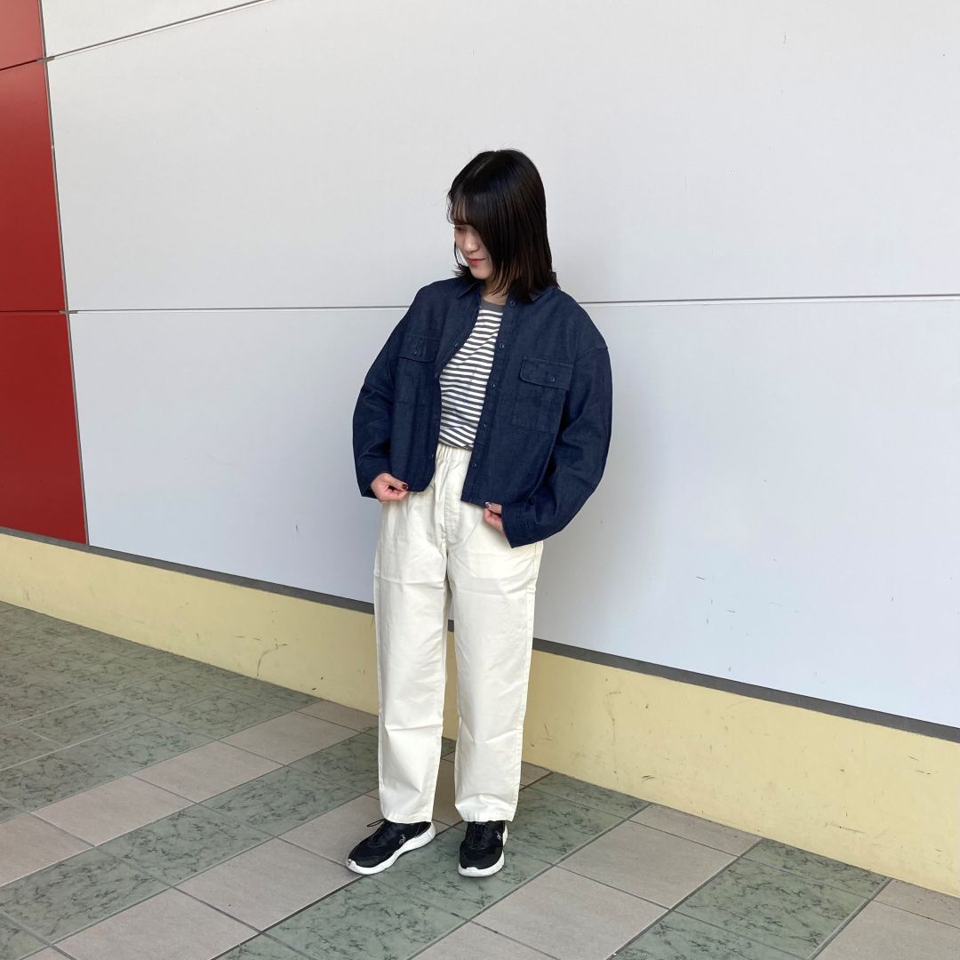 デニムジャケット着用全身写真