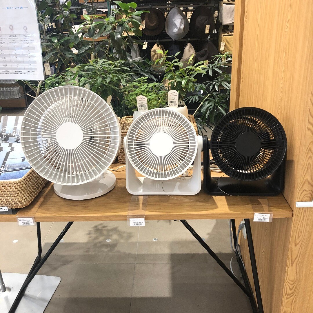 特にホワイトが人気色です