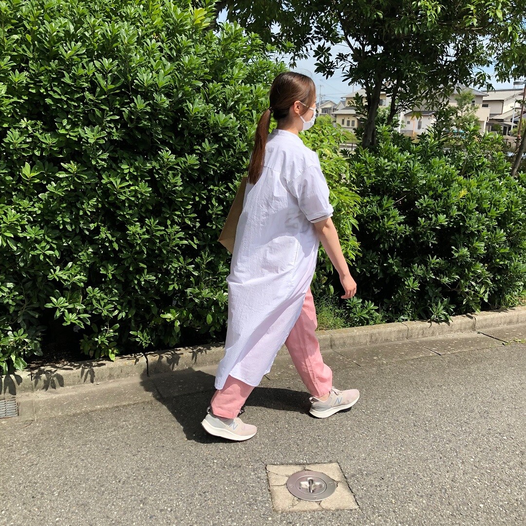 婦人ボーダー歩く