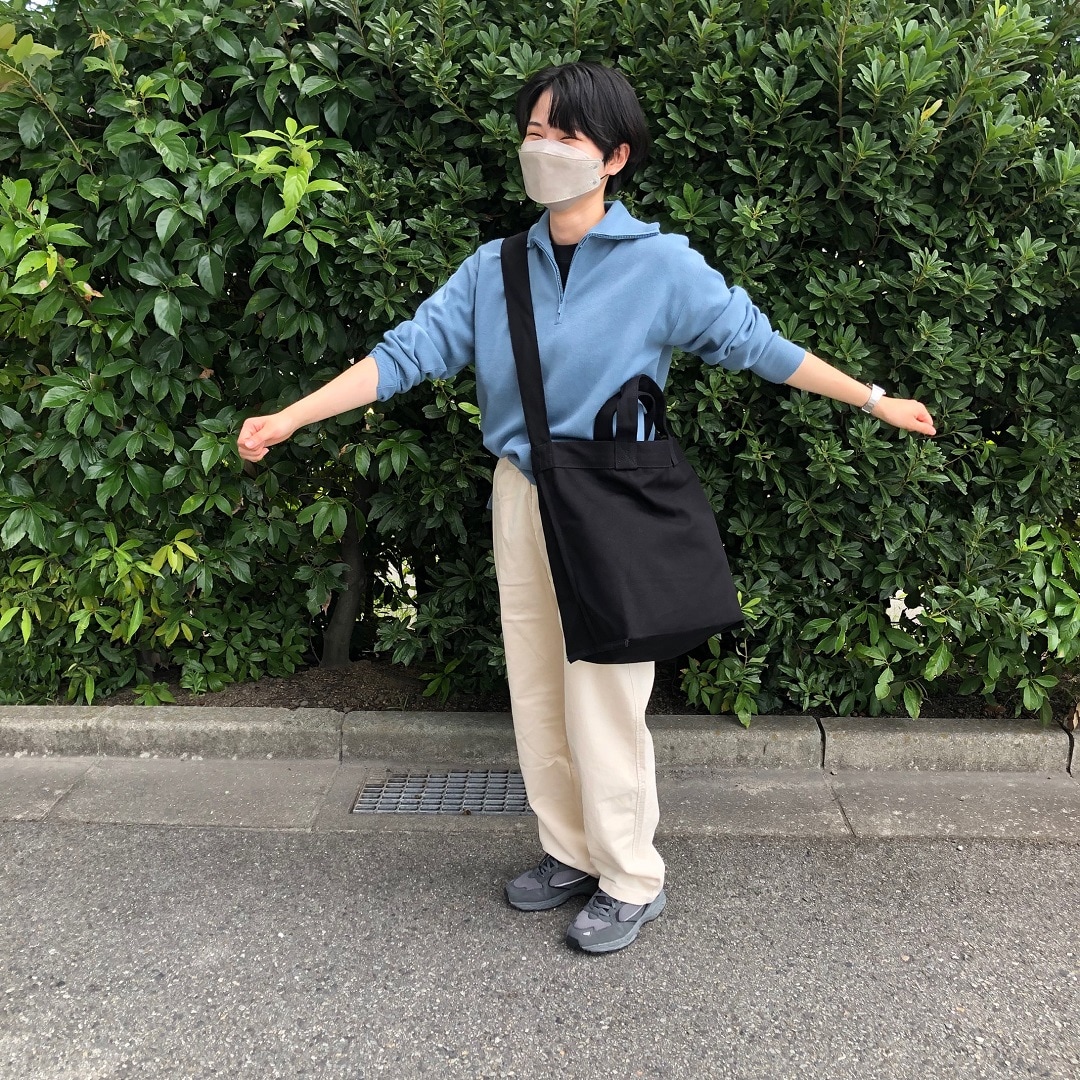 ミラノリブ手を広げる