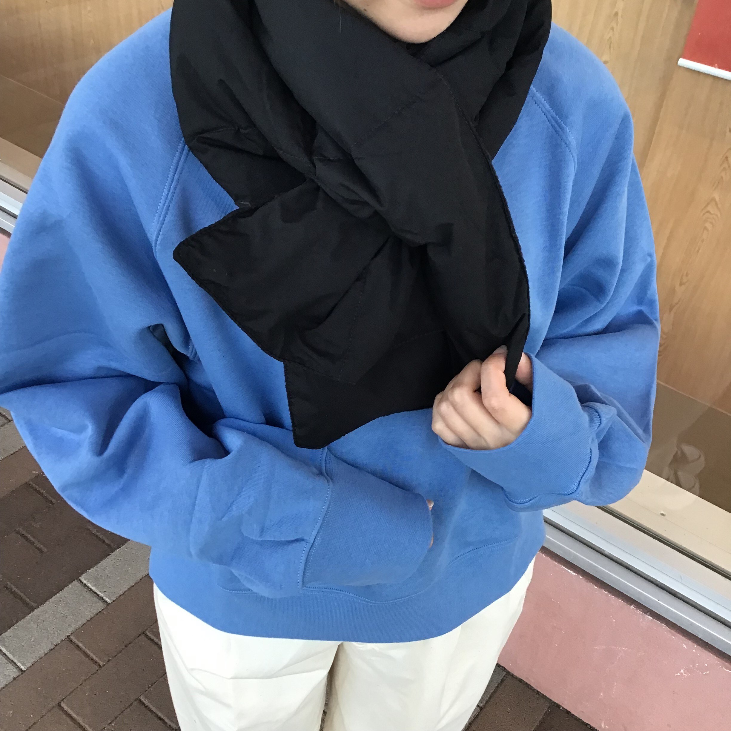 上半身　マフラー着用