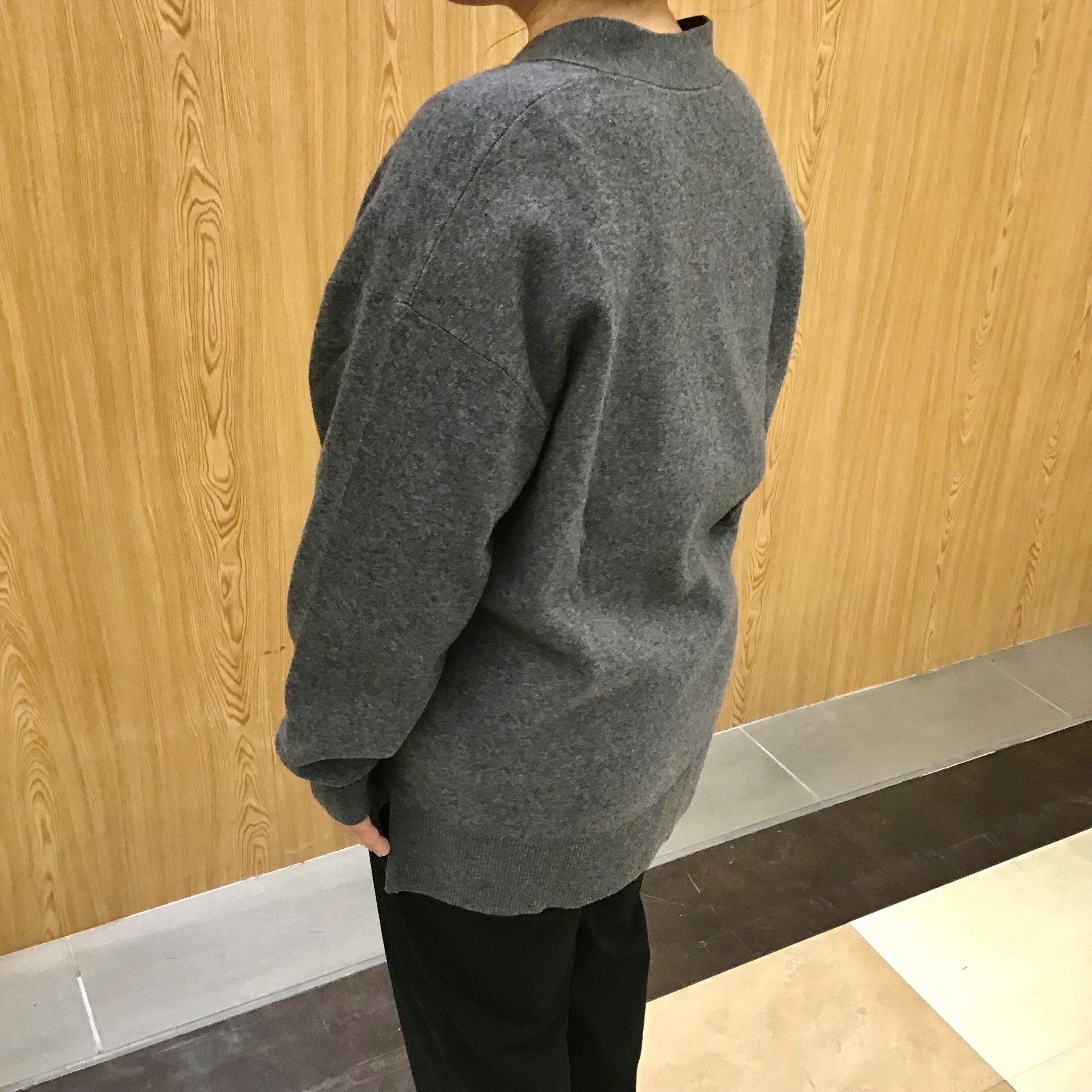 上半身画像　後ろ