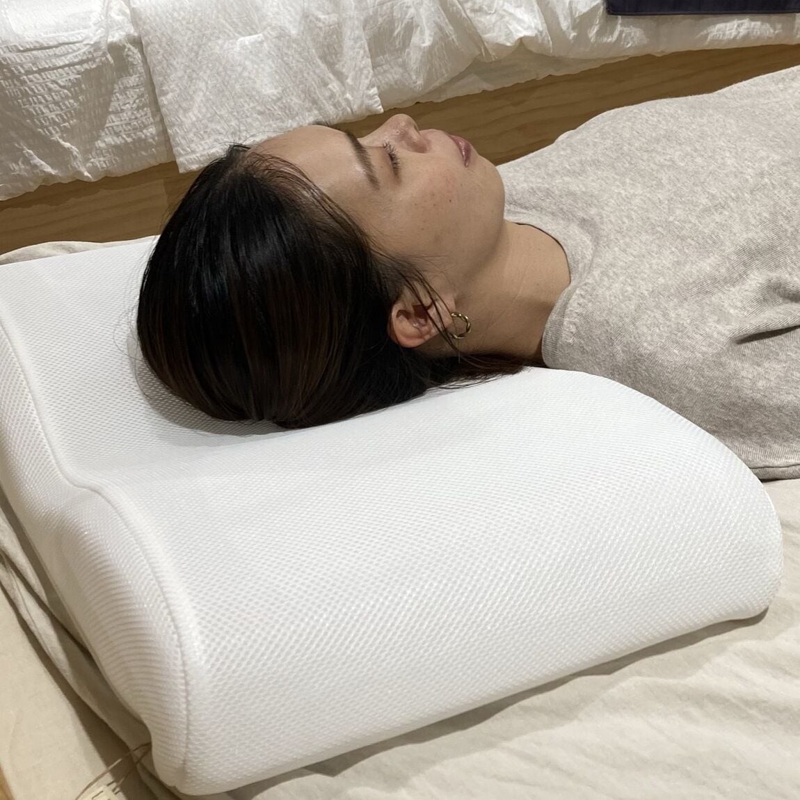 【ベイドリーム清水】寝返りを受け止めるまくらで、心地よい眠りを。_Vg0oZq