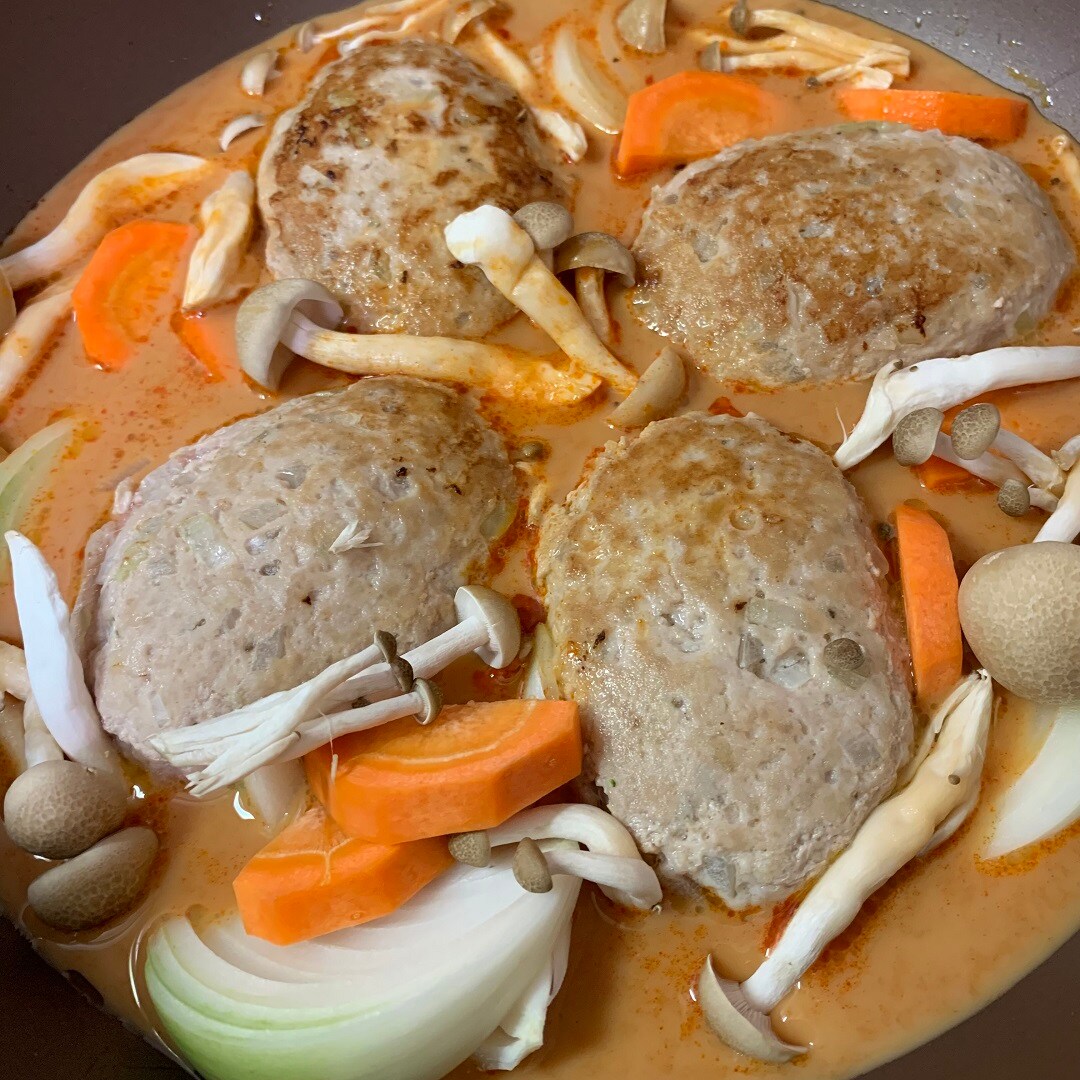 【MUJI to GO 新千歳空港】 鍋の素で煮込みハンバーグ