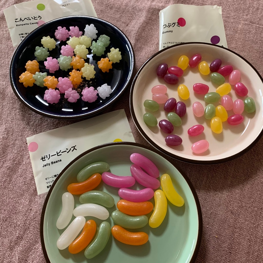 【MUJI to GO 新千歳空港】　カラフルなぽち菓子