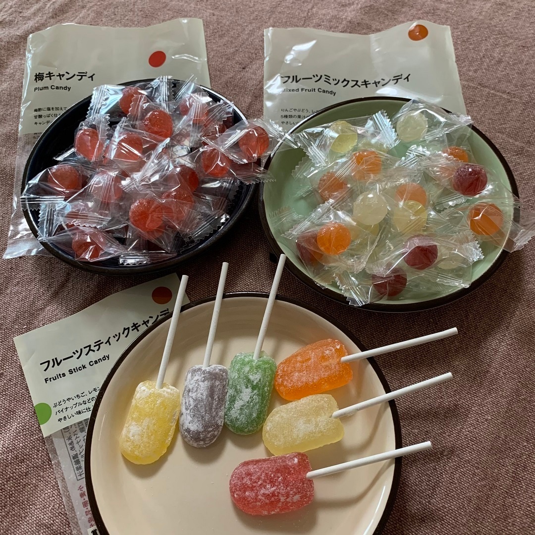 【MUJI to GO 新千歳空港】　カラフルなぽち菓子