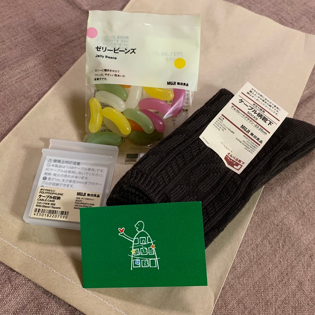 【MUJI to GO 新千歳空港】　カラフルなぽち菓子
