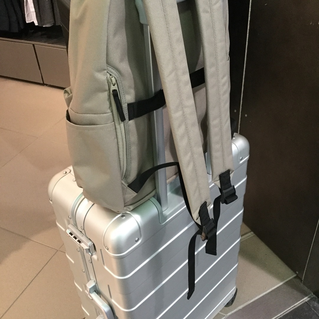 肩の負担を軽くする撥水リュックサック④