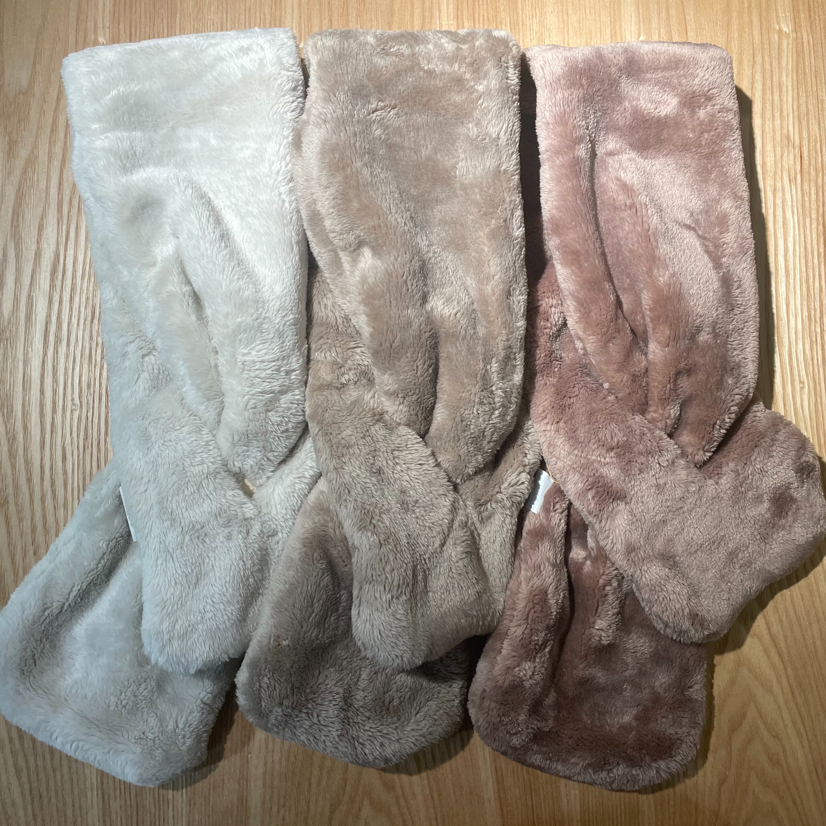 あたたかファイバー巻く毛布　マフラー２