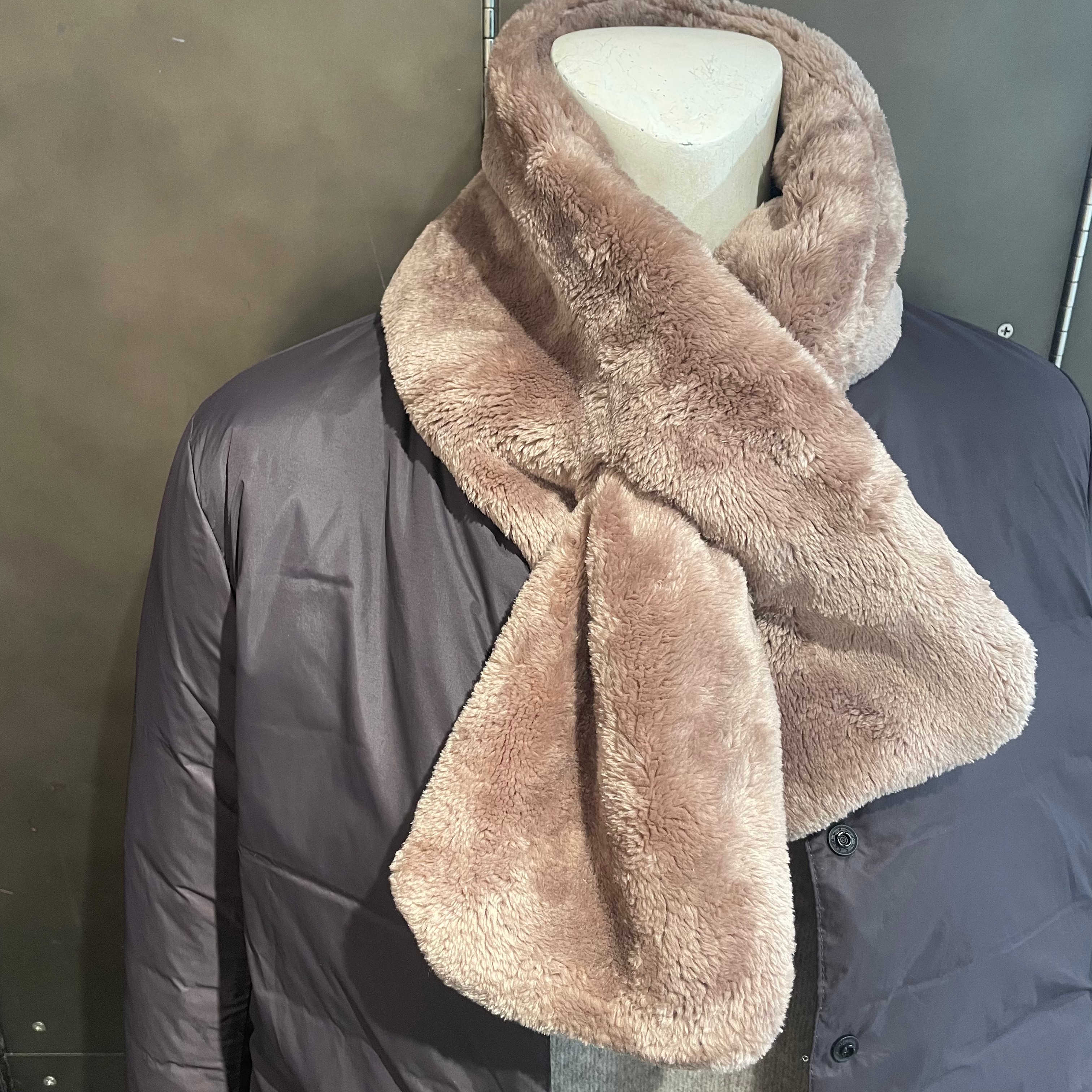 あたたかファイバー巻く毛布　ママネキン