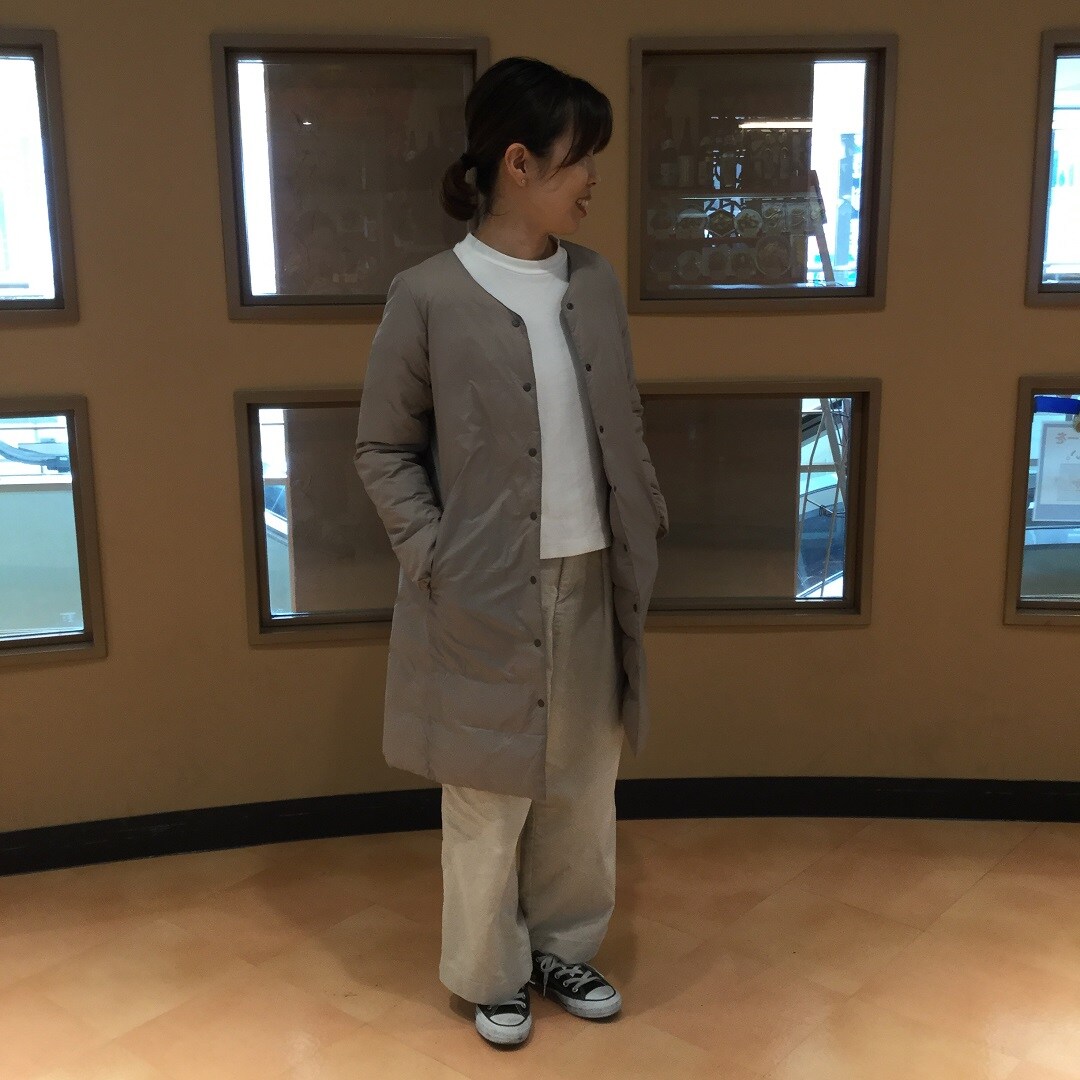 ダウンを着ているスタッフ