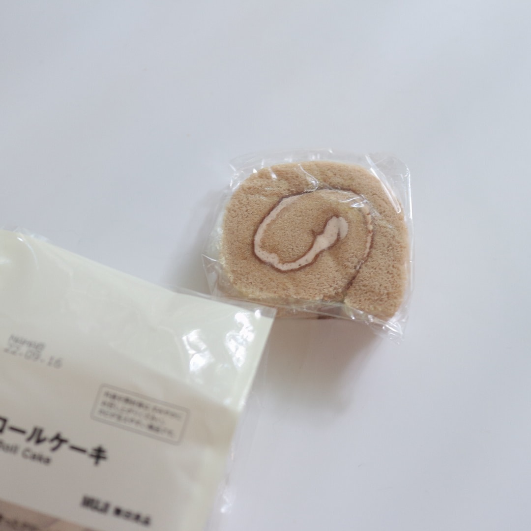 個包装されているロールケーキ