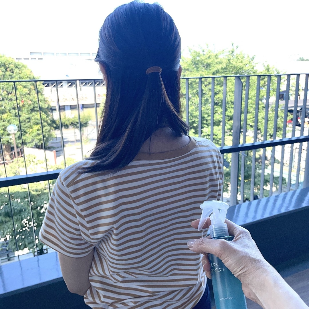 服の上から