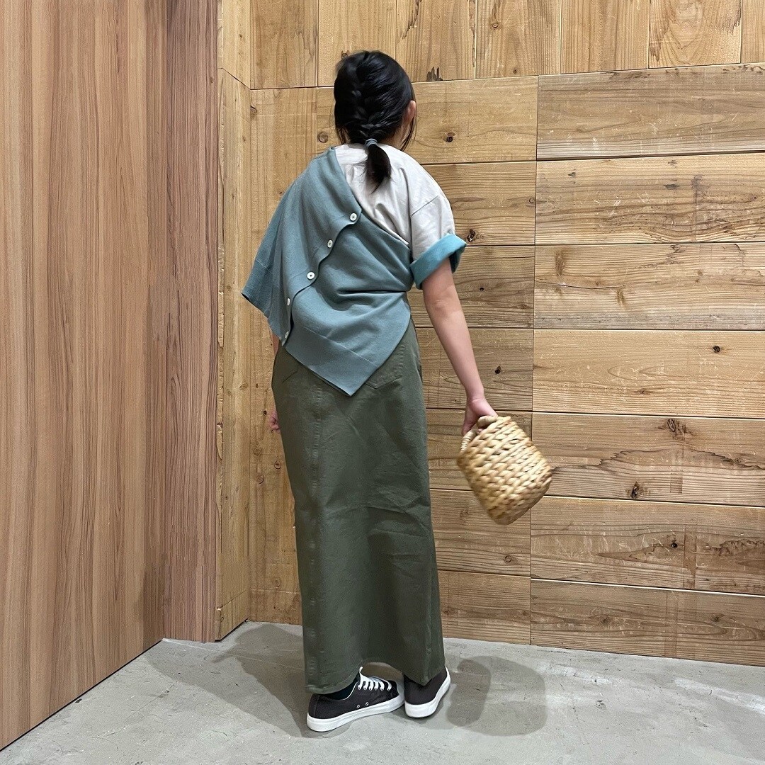 Aラインスカート　秋色コーデ　全身　バックショット