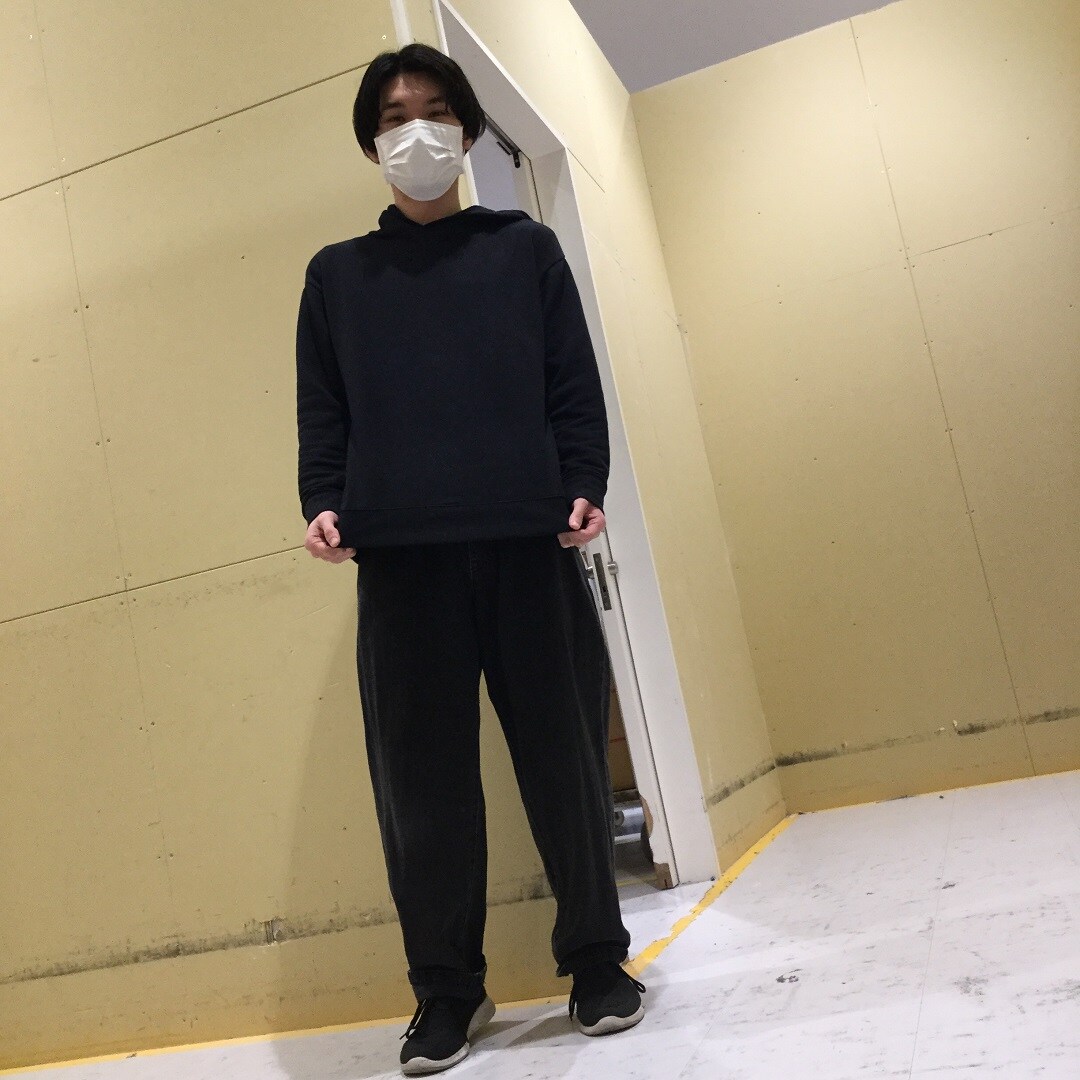 黒パーカー