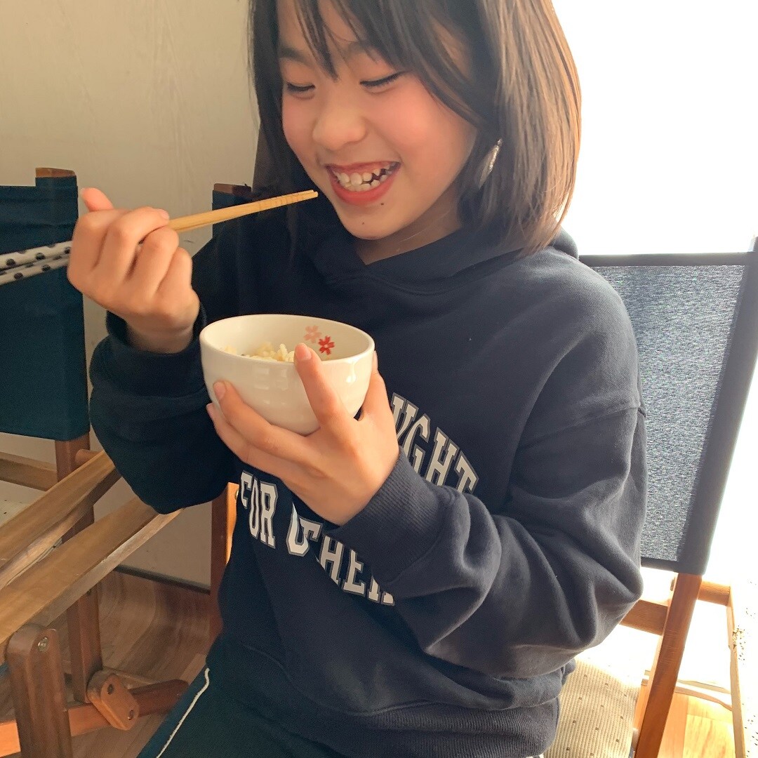 食べる娘