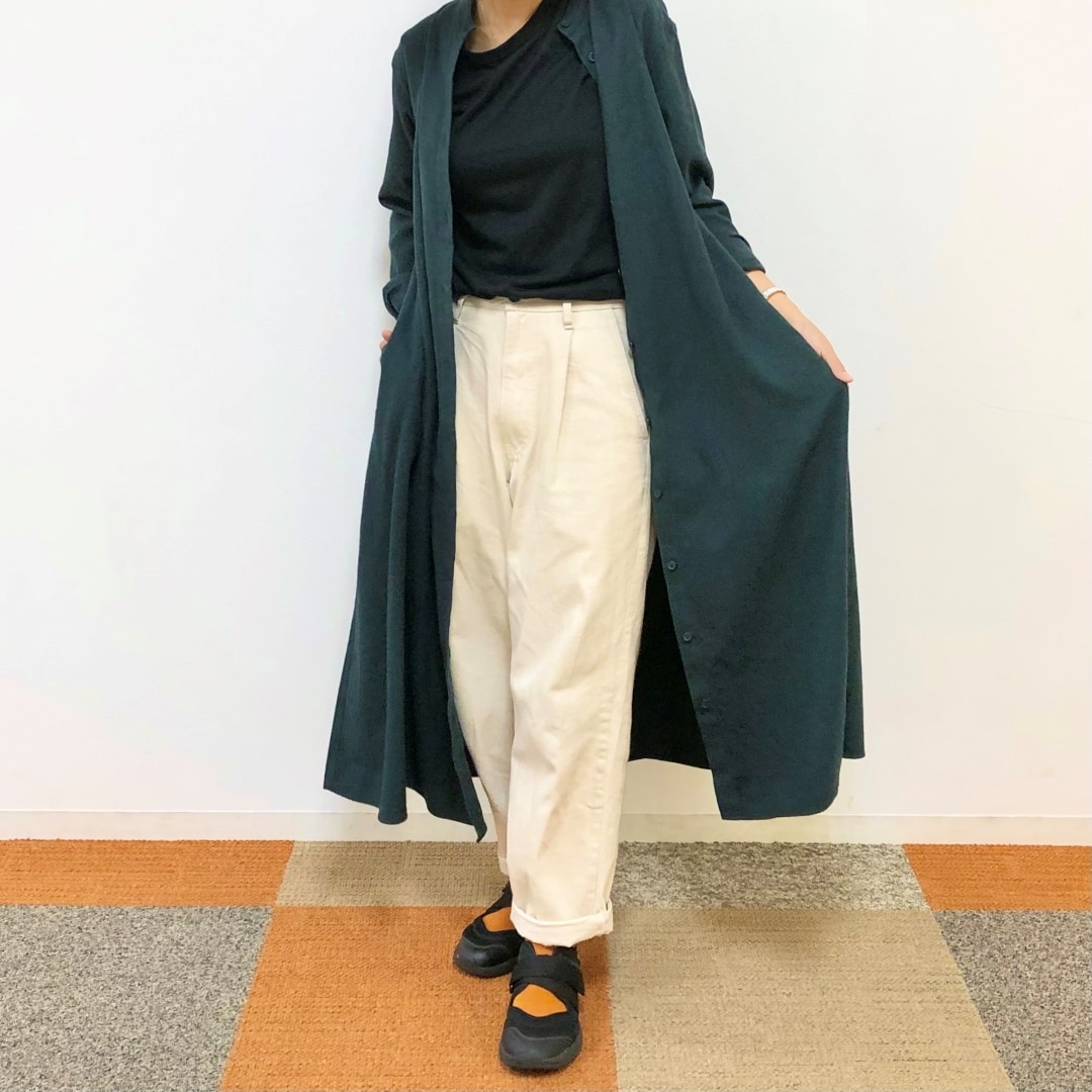 【ザ・モール仙台長町】両面起毛フランネルスタンドカラー長袖ワンピース　ダークグリーン　ボタンを絞めず、羽織としての着用感