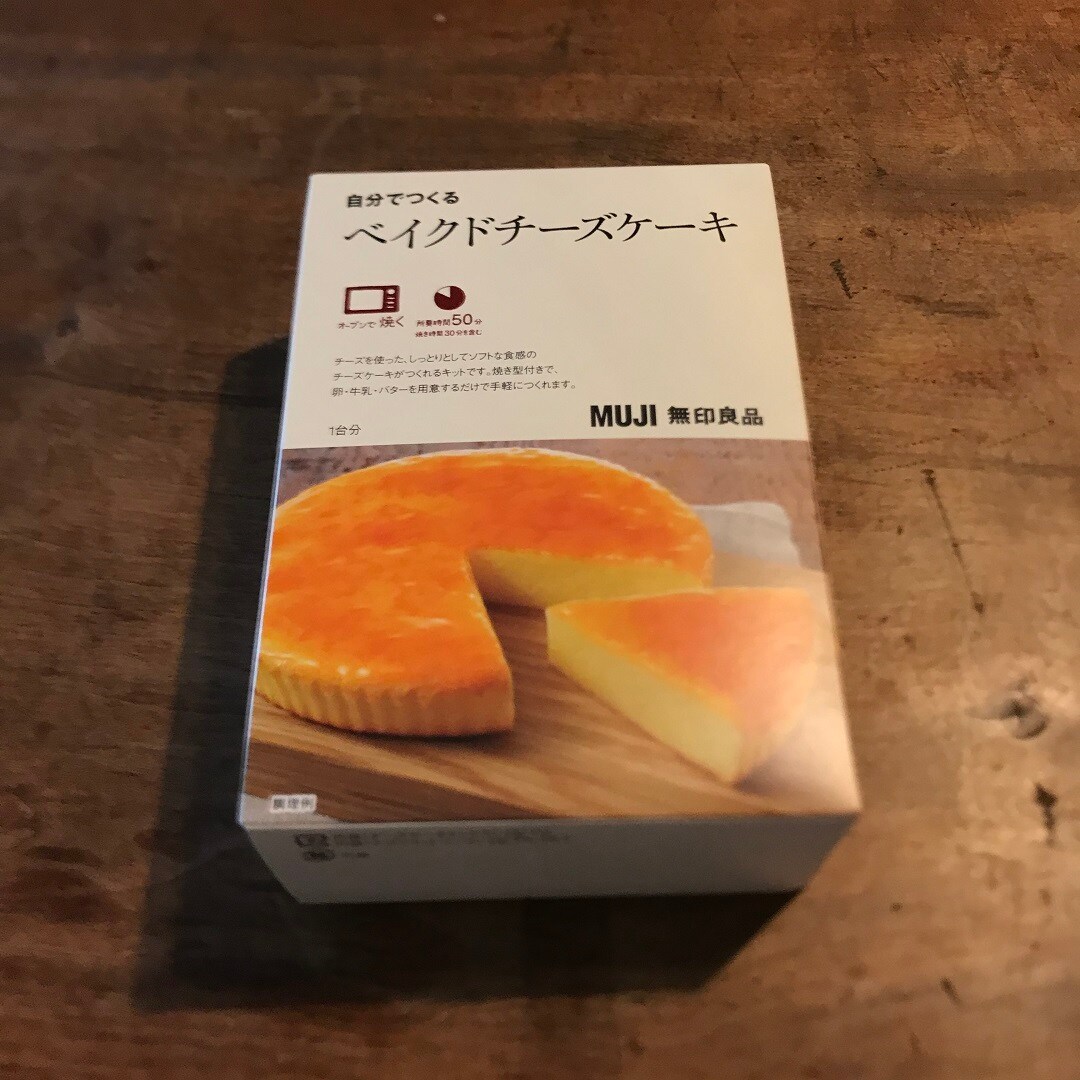 ベイクドチーズケーキの箱の写真