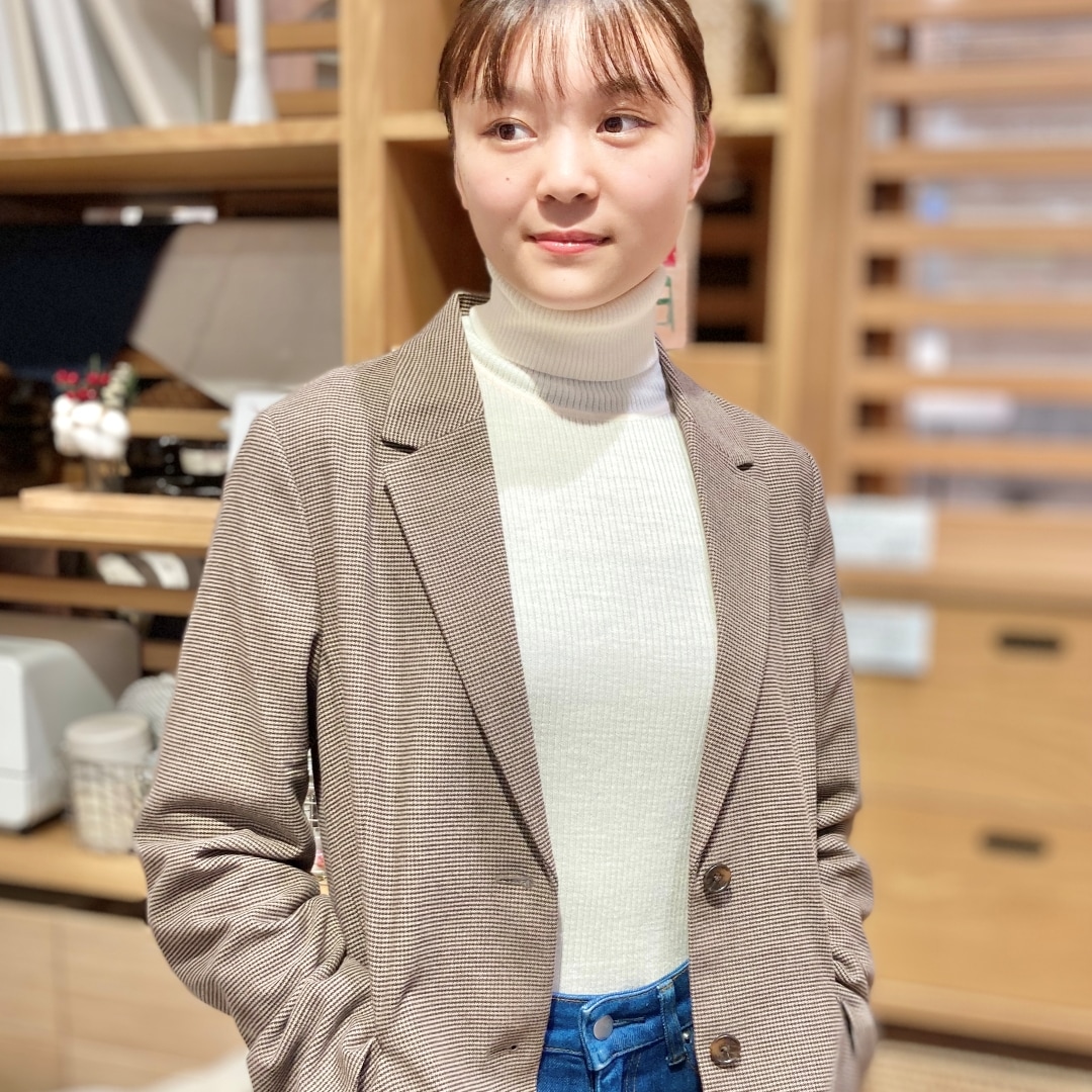 【ザ・モール仙台長町】オフ白タートルネックをジャケットと合わせたきっちりコーディネート