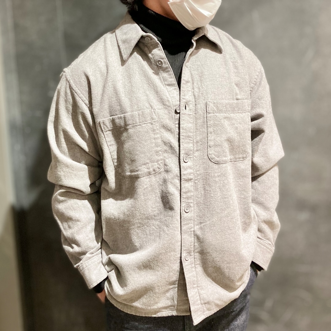 【ザ・モール仙台長町】黒タートルネックをシャツジャケットと合わせたカジュアルコーディネート