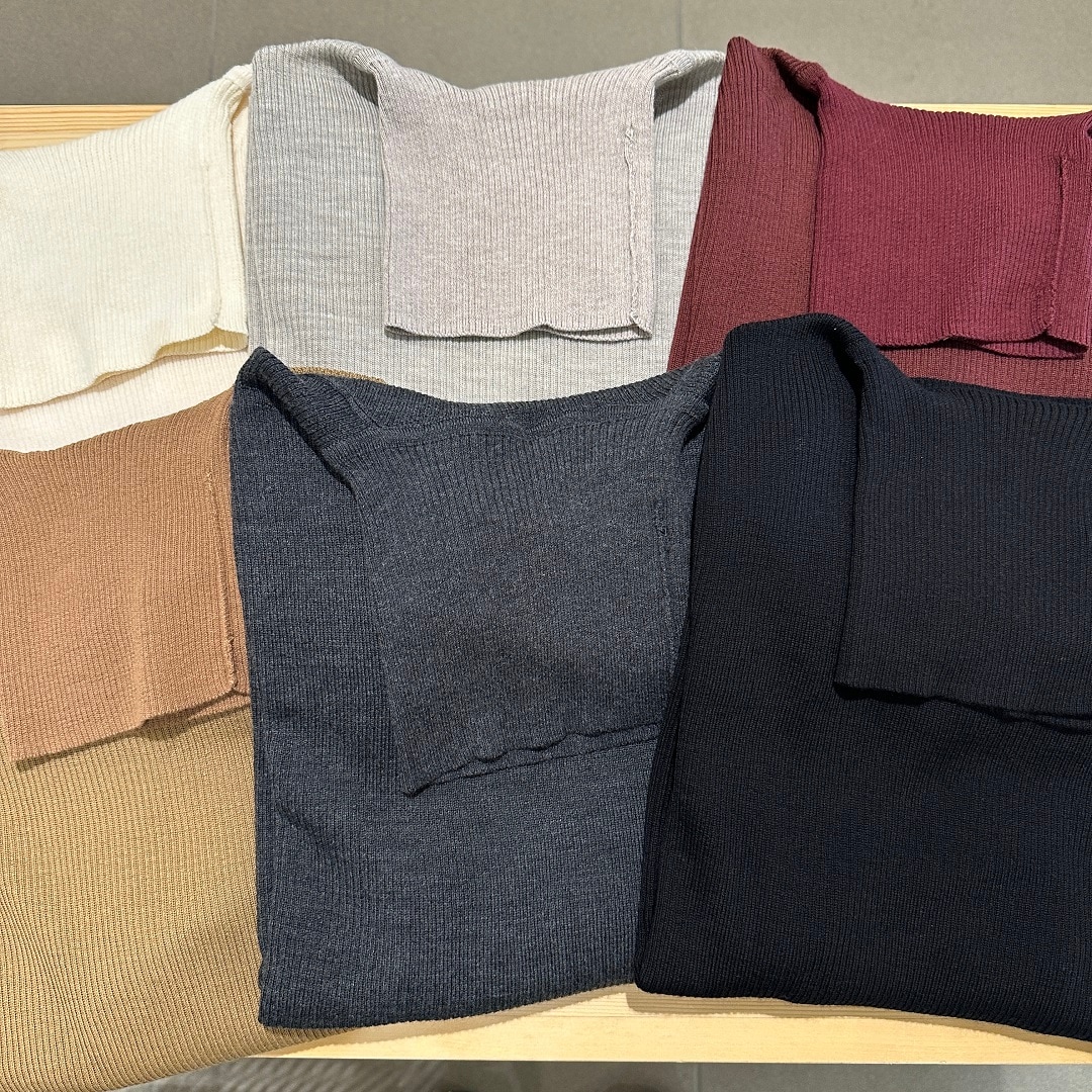  「紳士 洗えるウールリブ タートルネックセーター」の画像