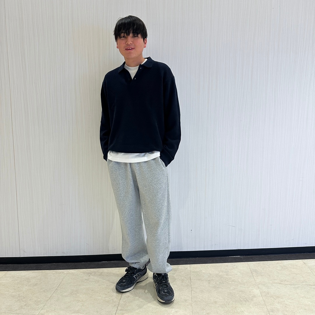 上着を脱いだコーディネート。