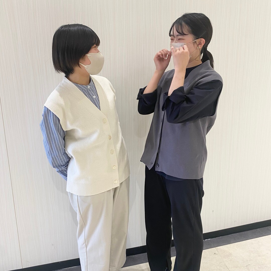 【アピタ島田】ニットベスト着用画像