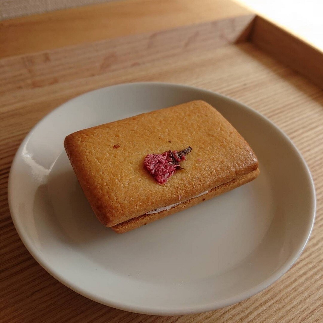 【アピタ島田】桜のクリームサンドクッキー画像