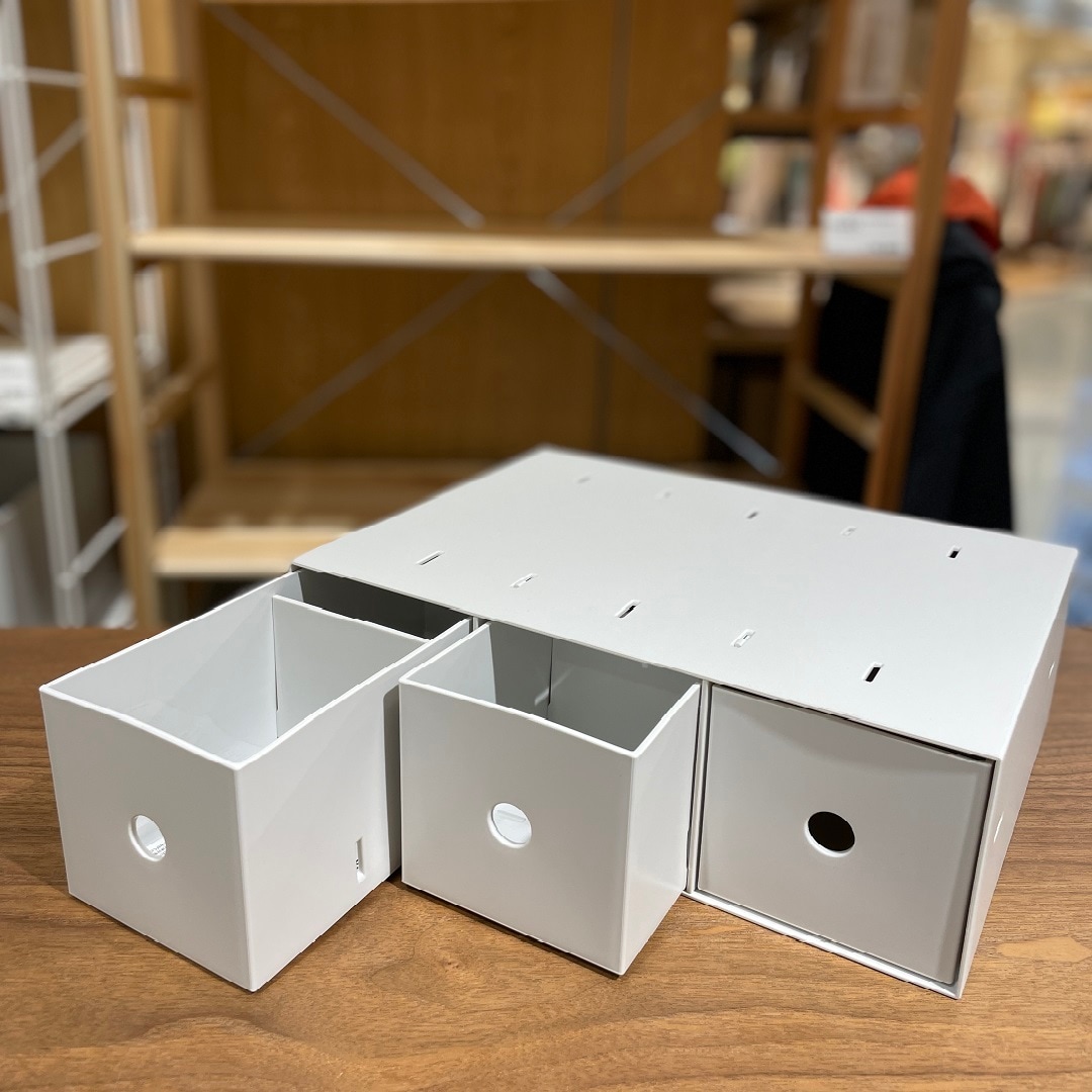 ポリプロピレン小物収納ボックスを横置きにしてみました。
