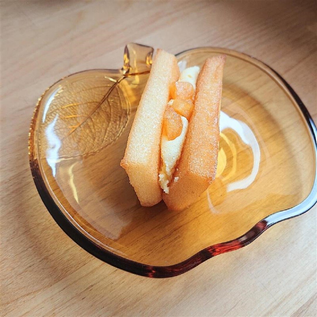 【アピタ島田】りんごのフィナンシェサンド盛り付け画像
