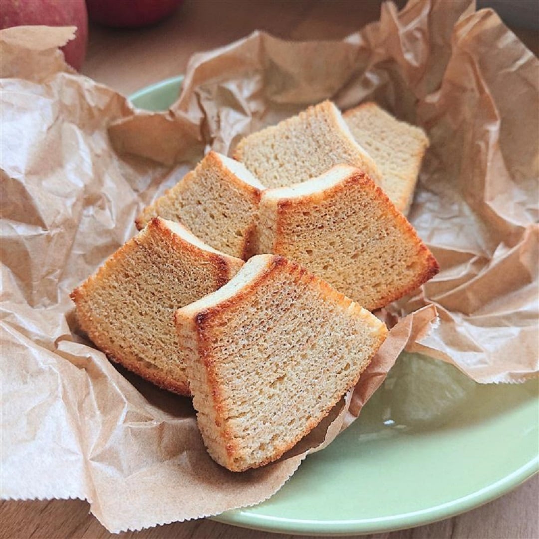 【アピタ島田】焼きりんごバウムをカットした画像