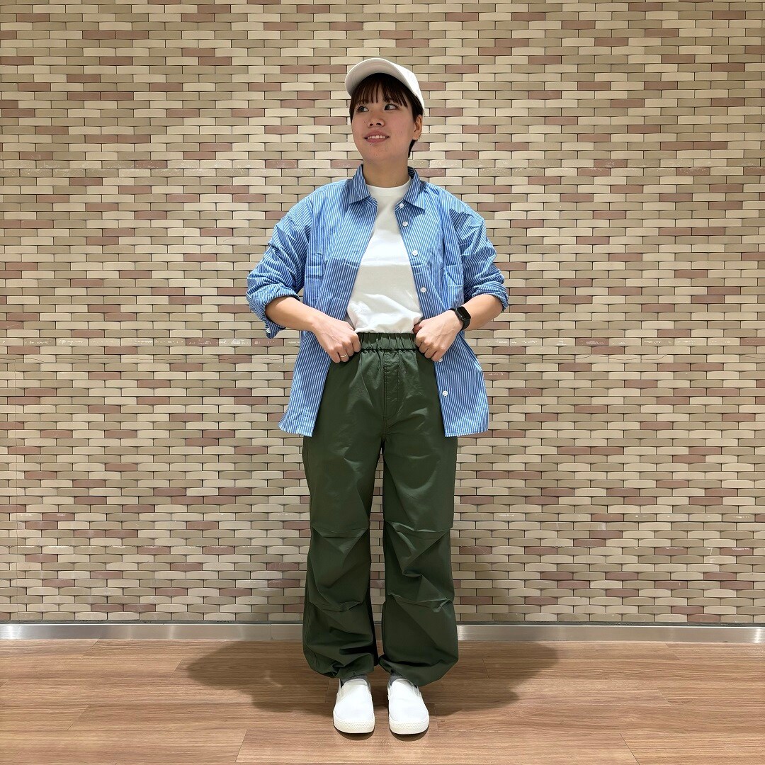 パラシュートパンツコーデ　リュックなし