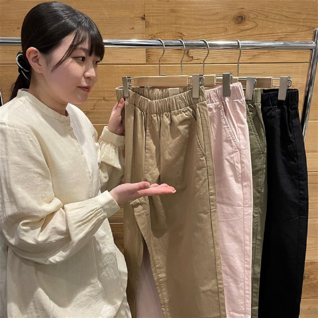 婦人コットンテーパードパンツコーデ