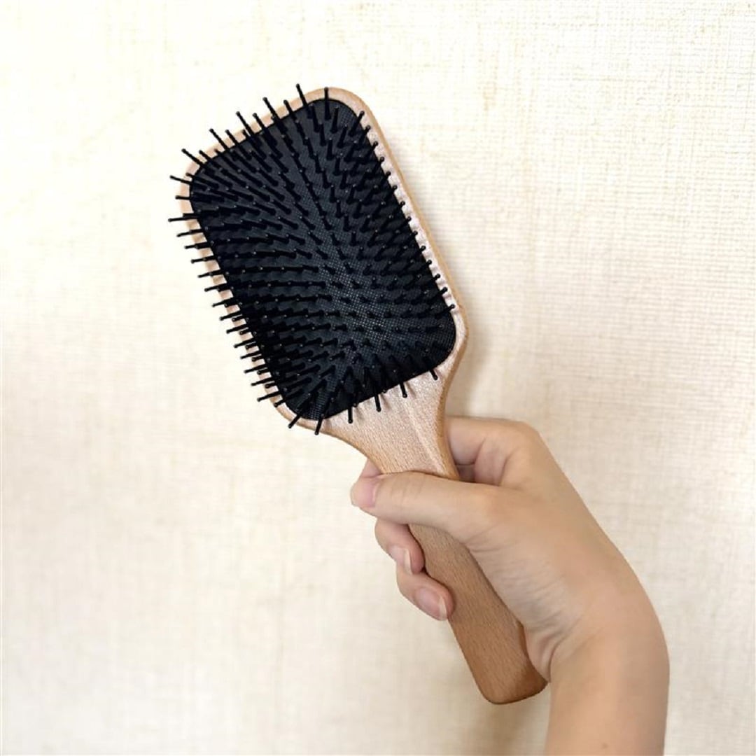 【アピタ島田】頭皮ヘアブラシ手に持った画像