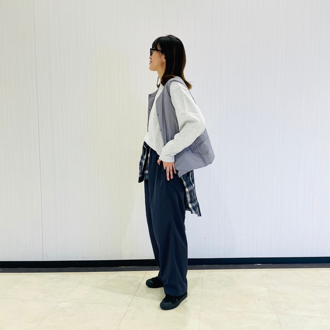 婦人軽量ダウンベストコーデ