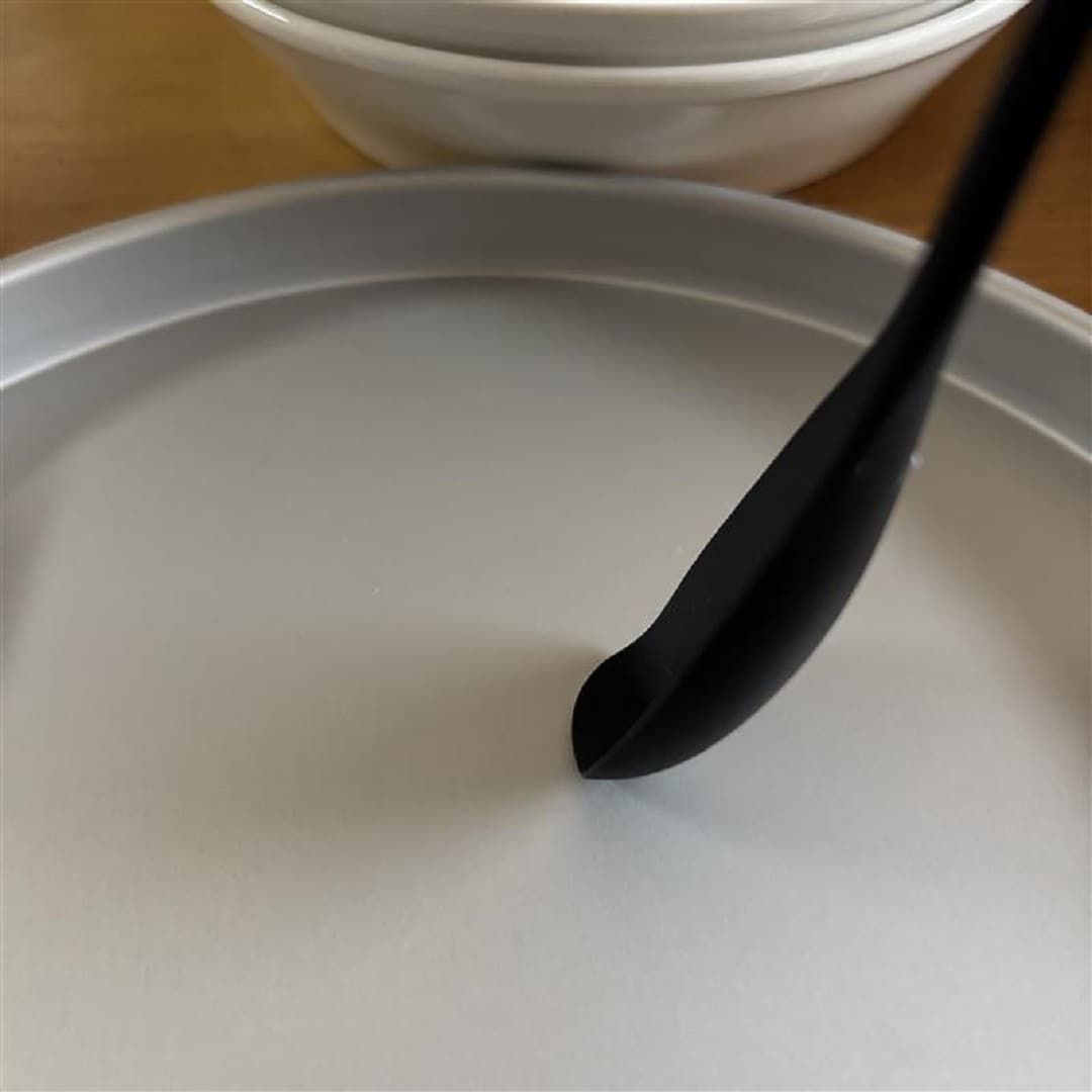 【アピタ島田】シリコーンスリムスプーン先端のしなり画像