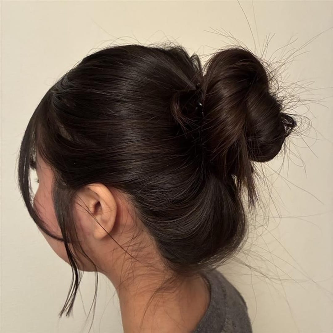 髪の毛アップの後ろ姿