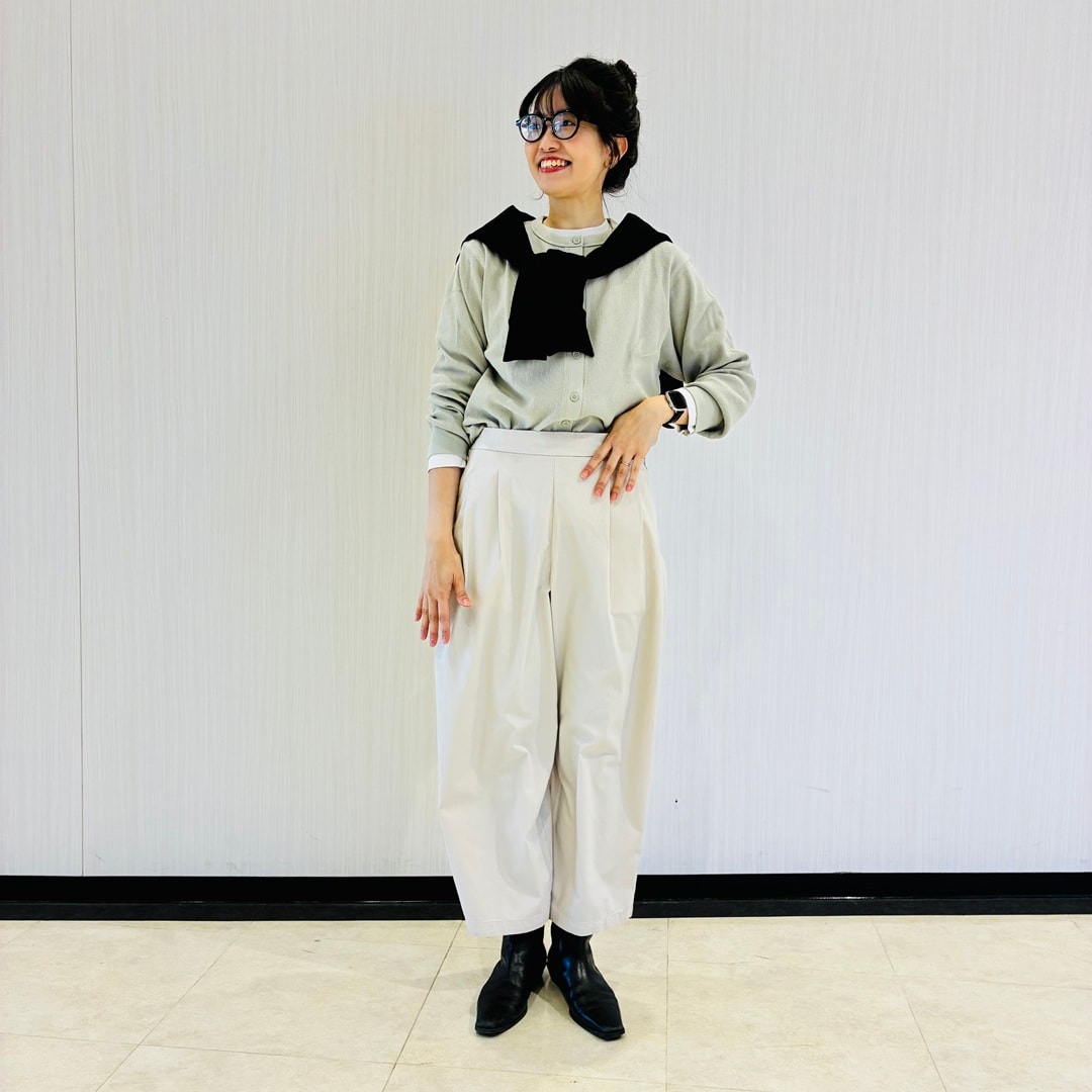 婦人高密度タックワイドパンツコーデ