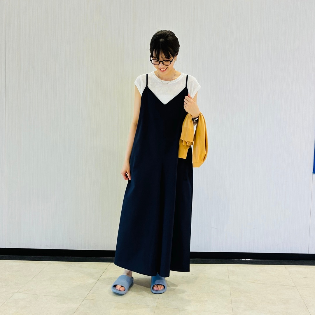 婦人風を通すサロペットコーデ