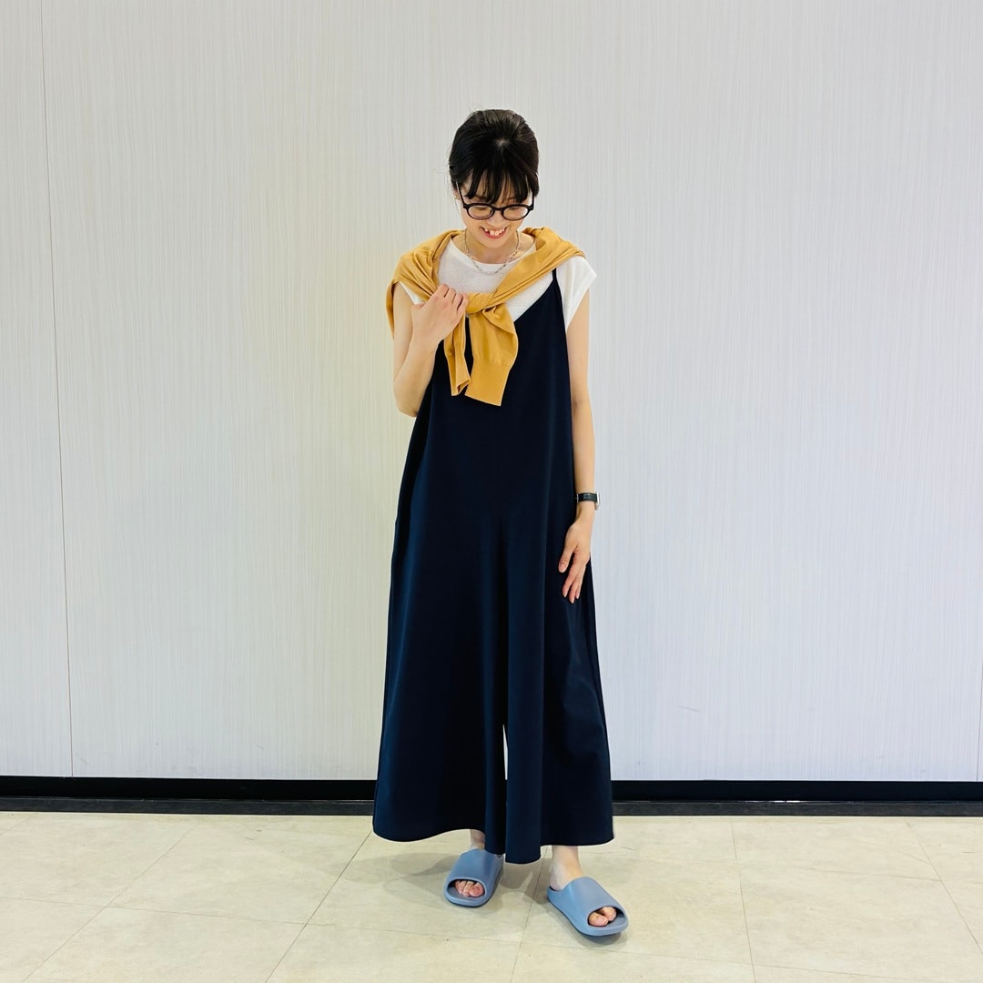 婦人風を通すサロペットコーデ