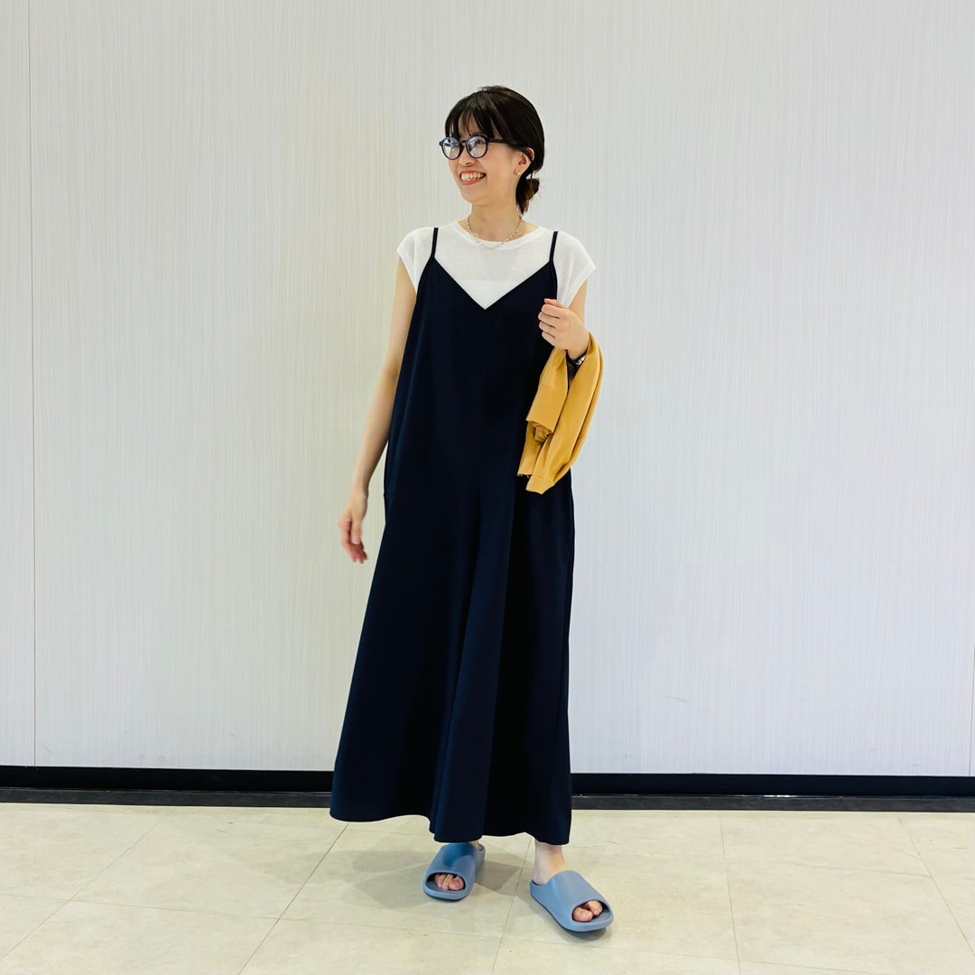 婦人風を通すサロペットコーデ