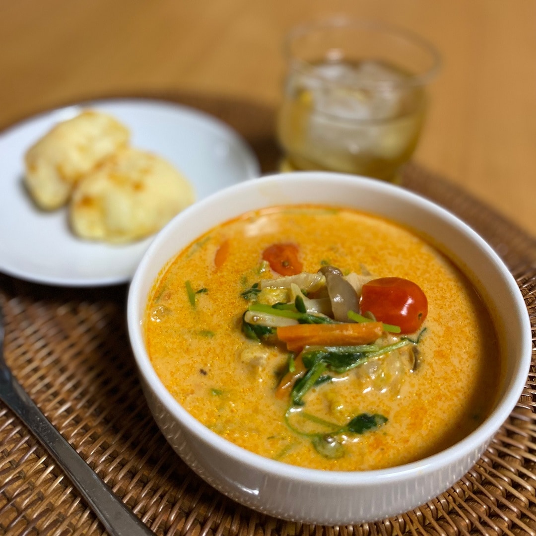 アピタ島田 ひとり分から作れる鍋の素バターチキンを使った 豆乳カレースープ 無印良品