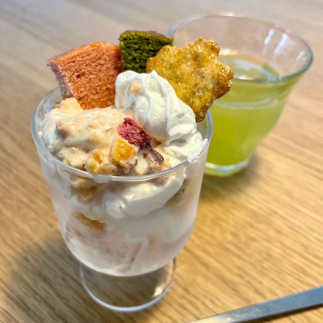 パフェとお茶