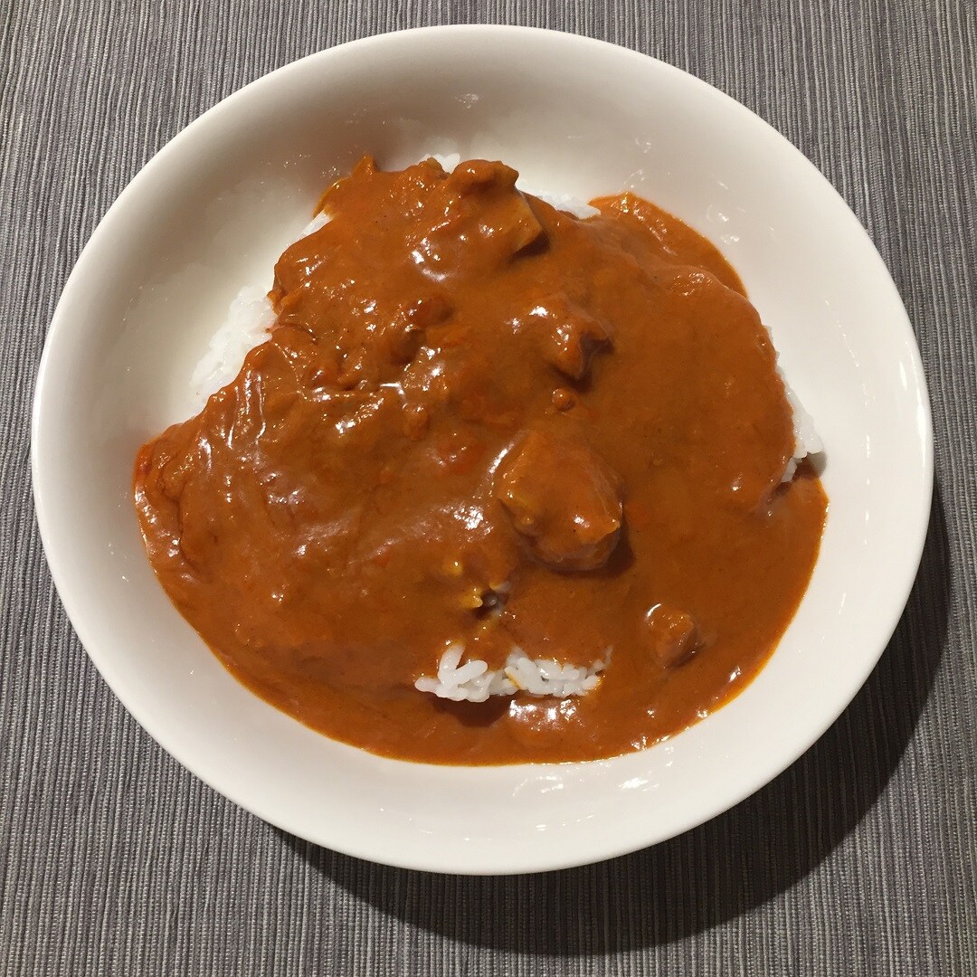 バターチキンカレーをご飯にかける