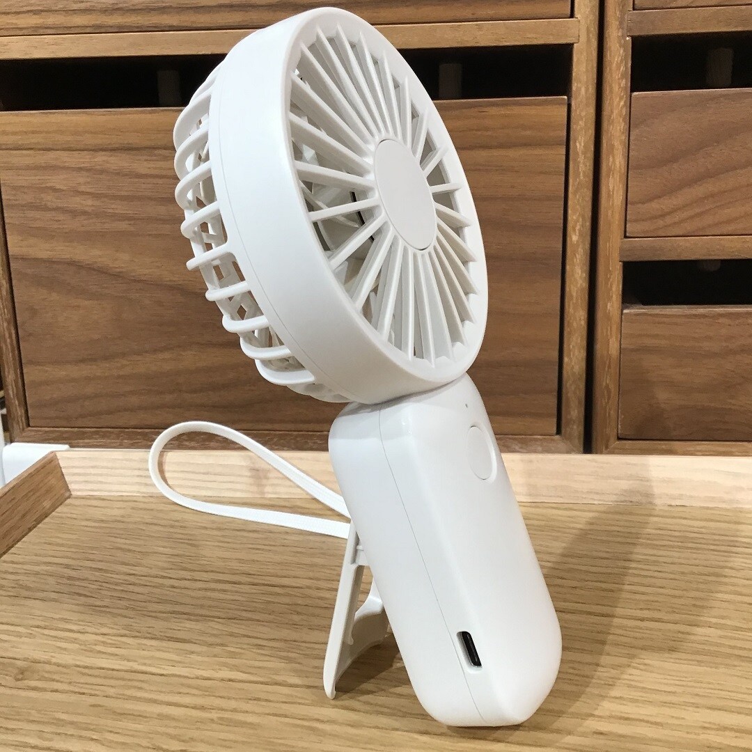 モバイルハンディファン立てたところ