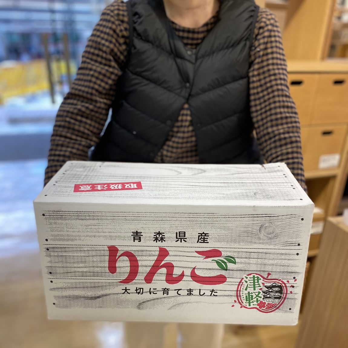 【エスパル仙台】不揃いりんごが入荷しました