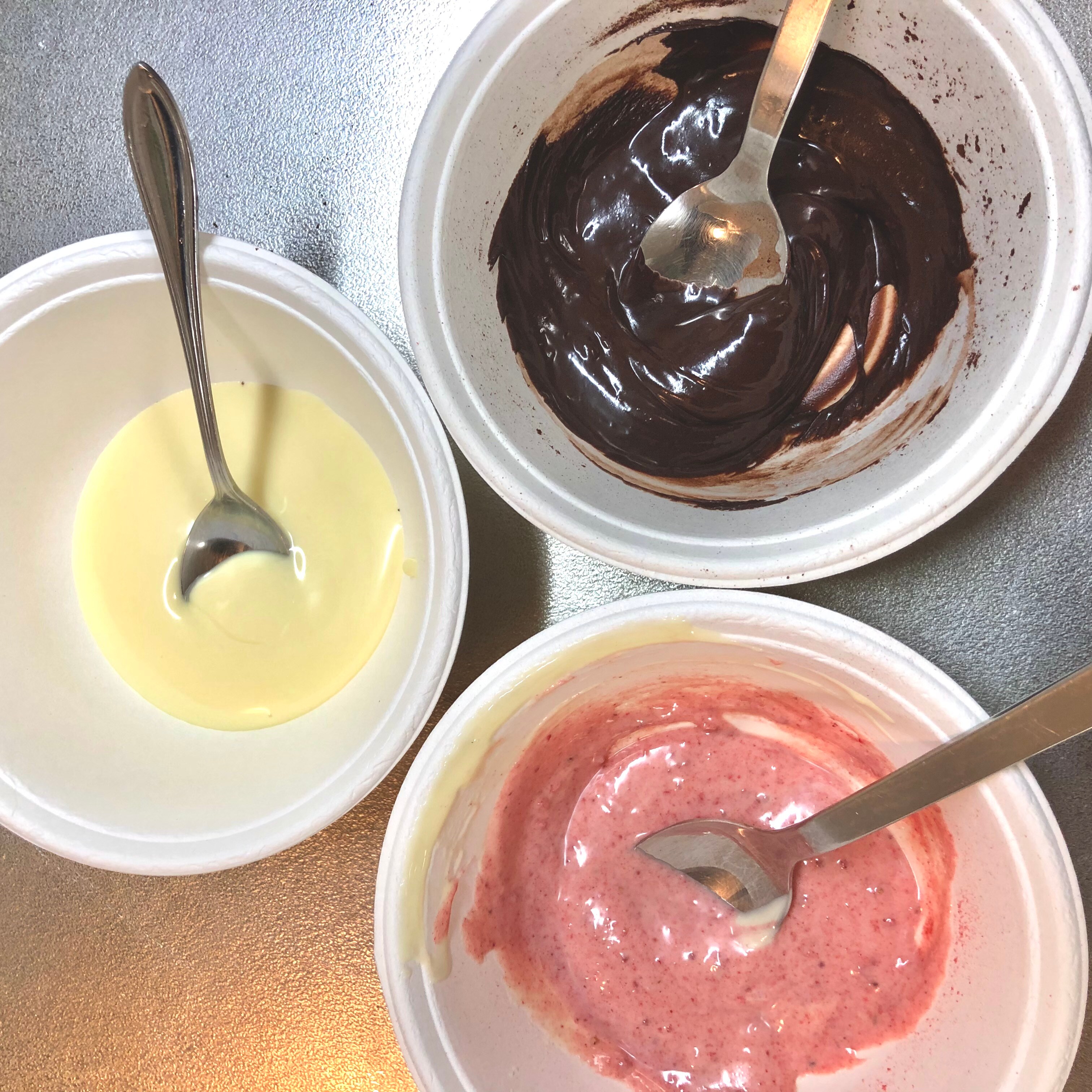 【エスパル仙台】 いちごとショコラのクランチチョコ１