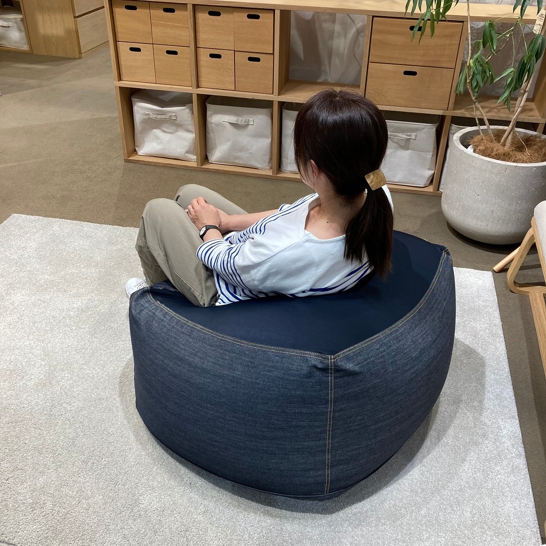 【イオンモール千葉ニュータウン】体にフィットするソファ座り方①